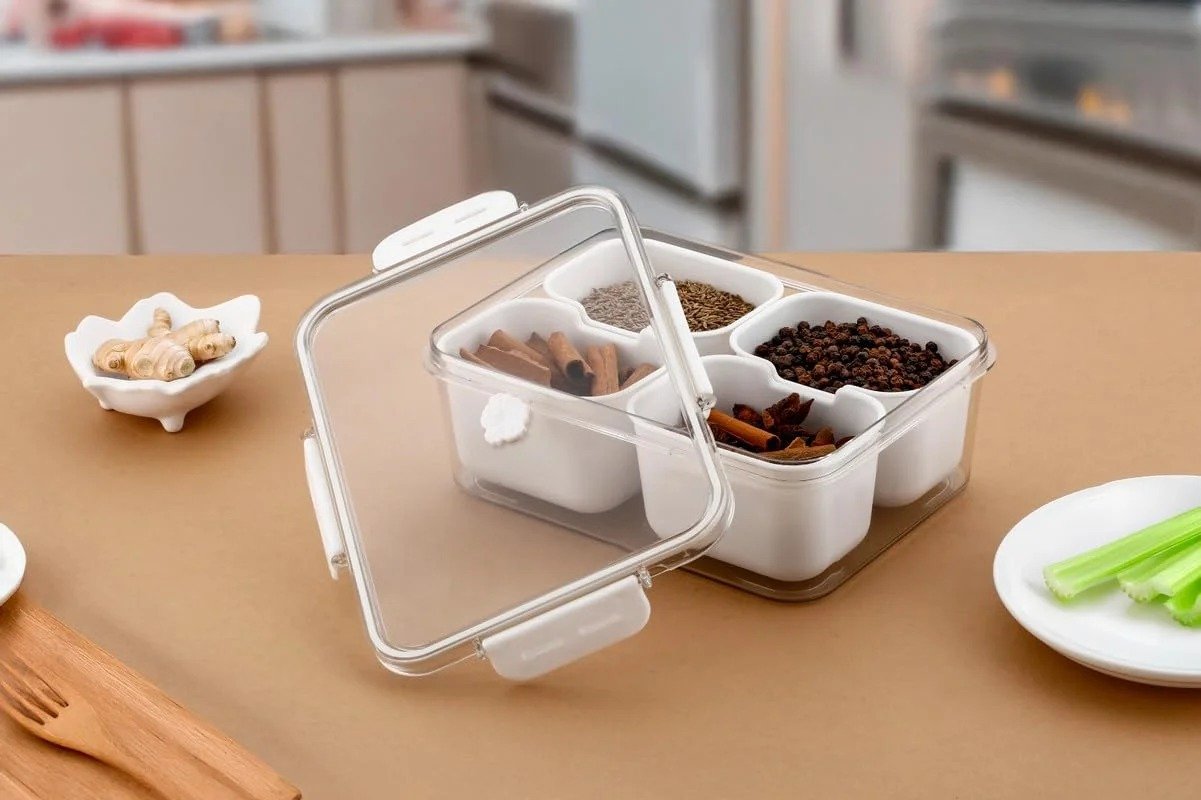 Container Fresh Lock 4 Section 1600ml